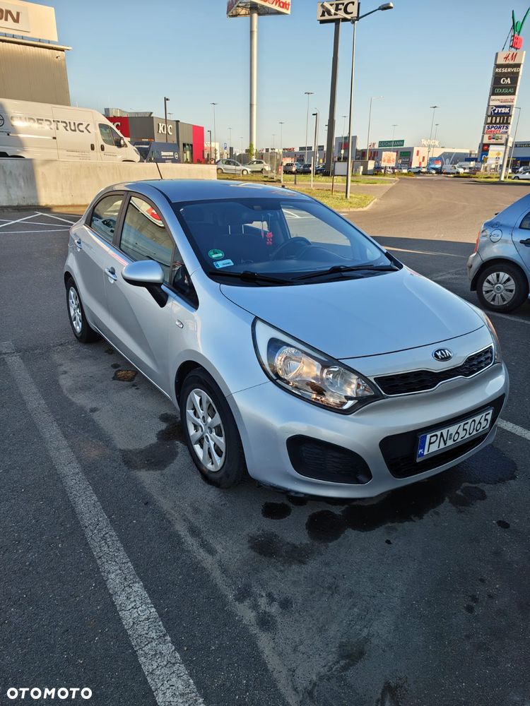 Kia Rio 1.2 L - 2
