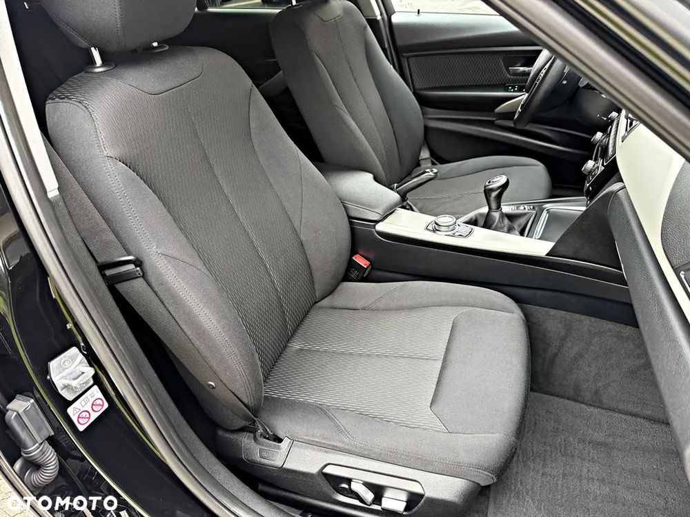 BMW Seria 3 318d Advantage - 24