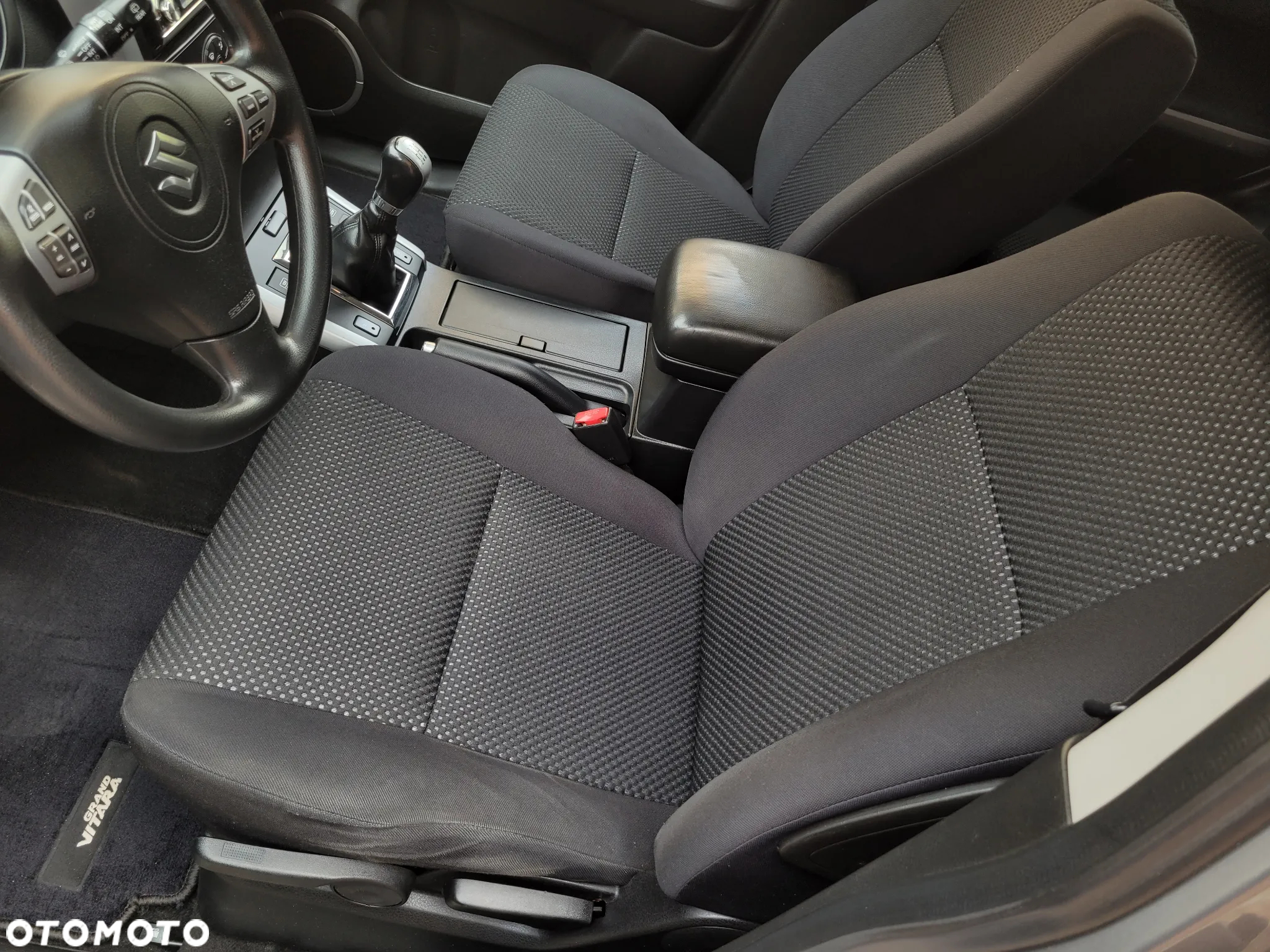 Suzuki Grand Vitara 2.0 Comfort + - 13