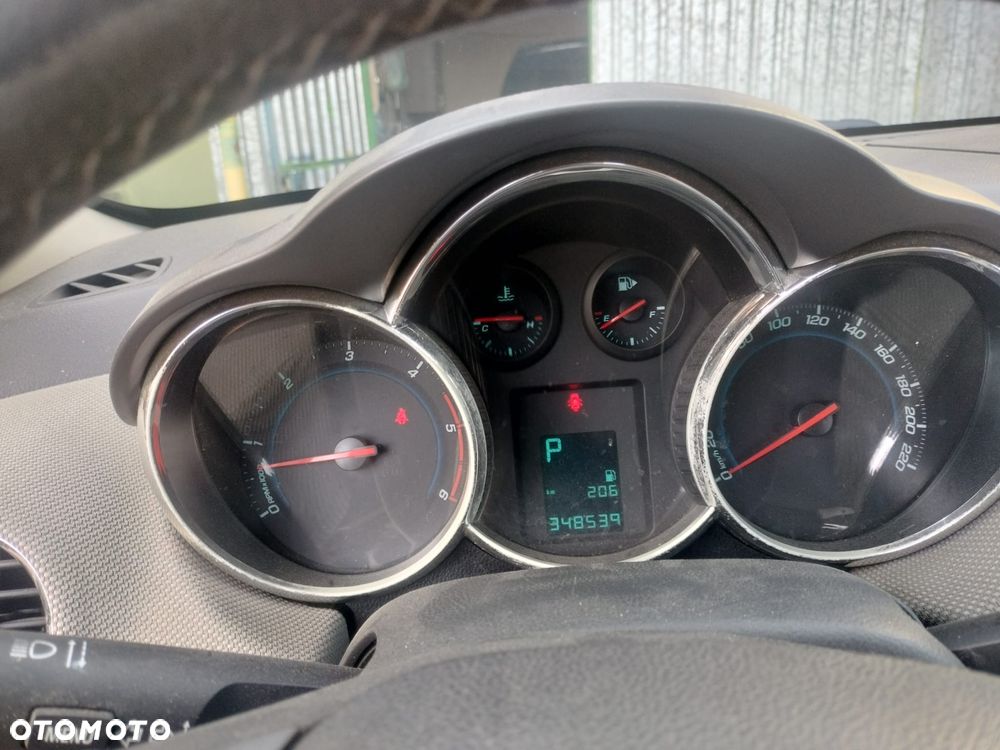 Chevrolet Cruze - 12