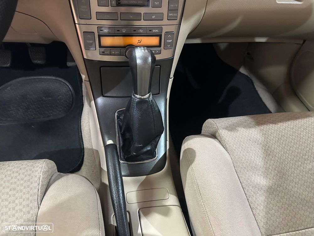 Toyota Avensis SD 2.0 D-4D Sol S/GPS - 11
