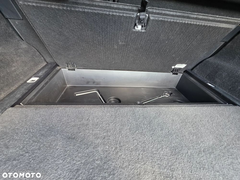 Toyota Avensis 1.8 Active - 14