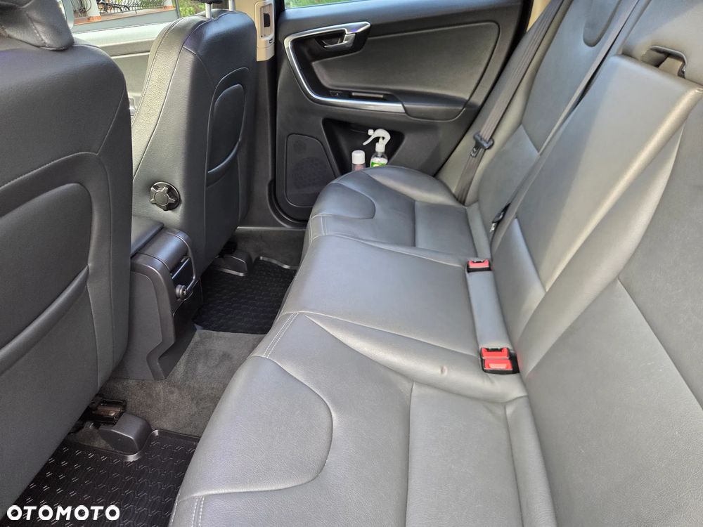Volvo XC 60 D4 Momentum - 7