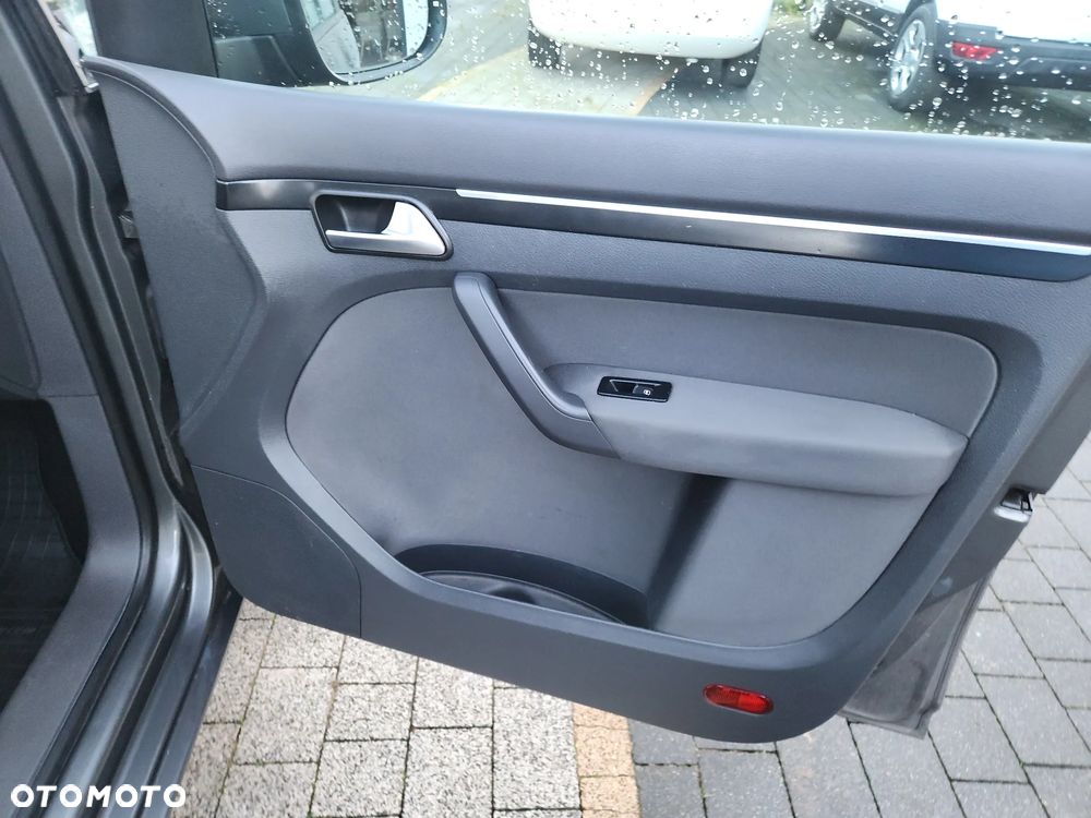 Volkswagen Touran 2.0 TDI Highline - 20