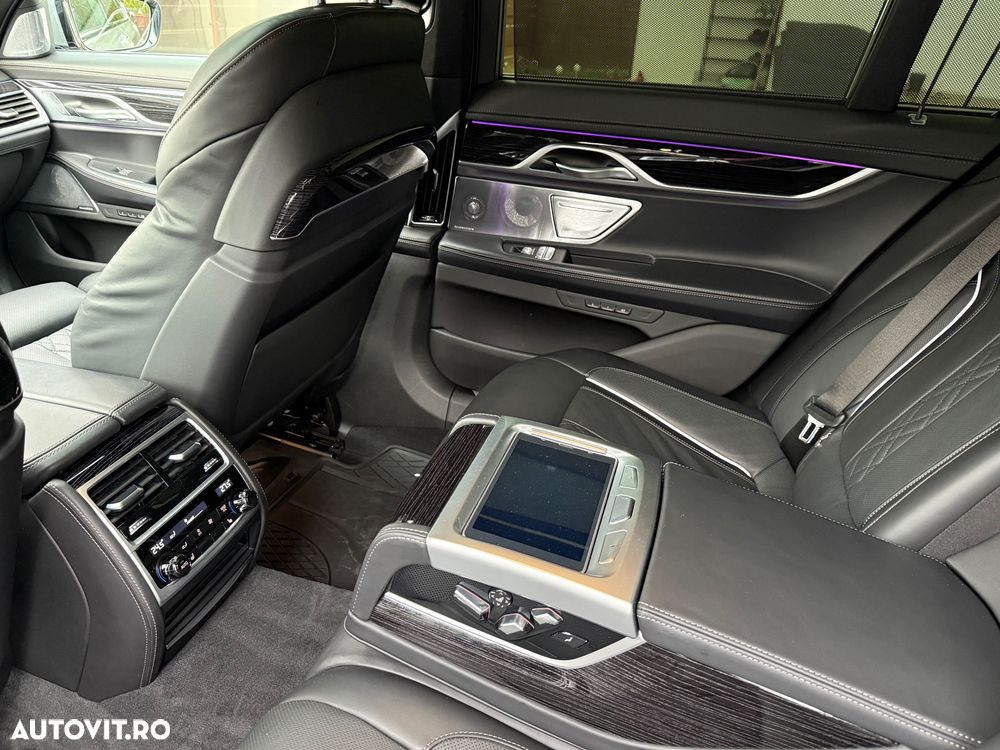 BMW Seria 7 730d xDrive MHEV - 33