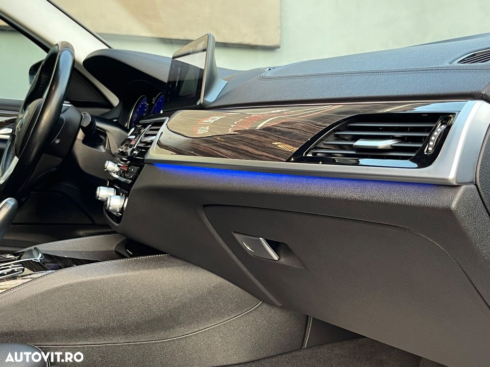 BMW Seria 5 520d Touring Aut. Luxury Line - 13
