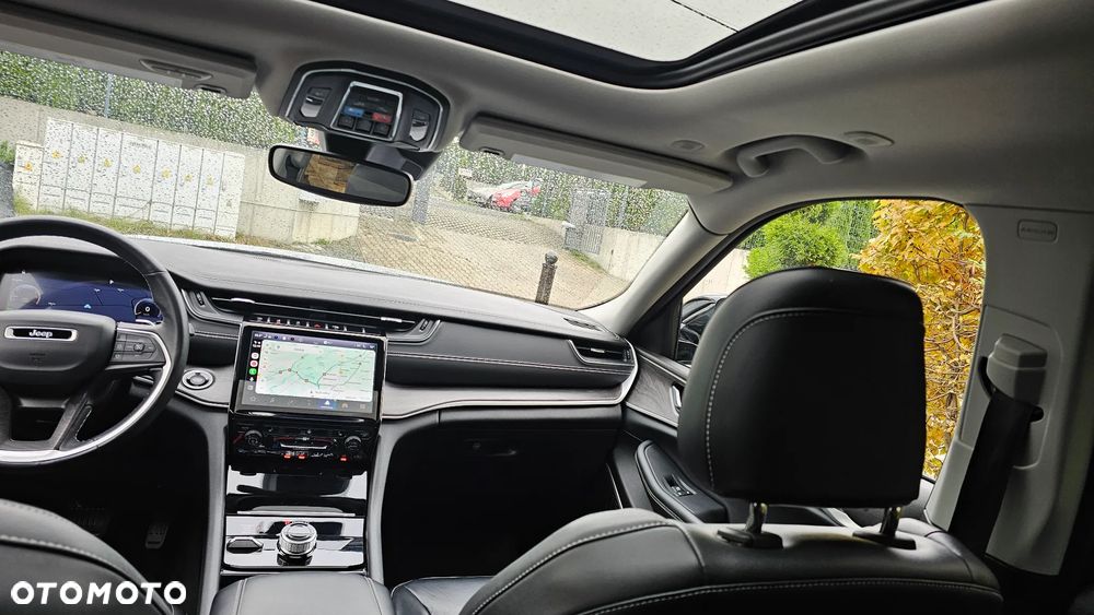 Jeep Grand Cherokee - 30