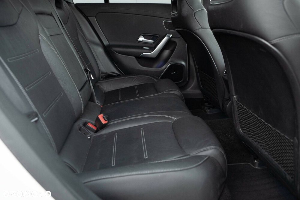 Mercedes-Benz CLA 200 AMG Line 7G-DCT - 30