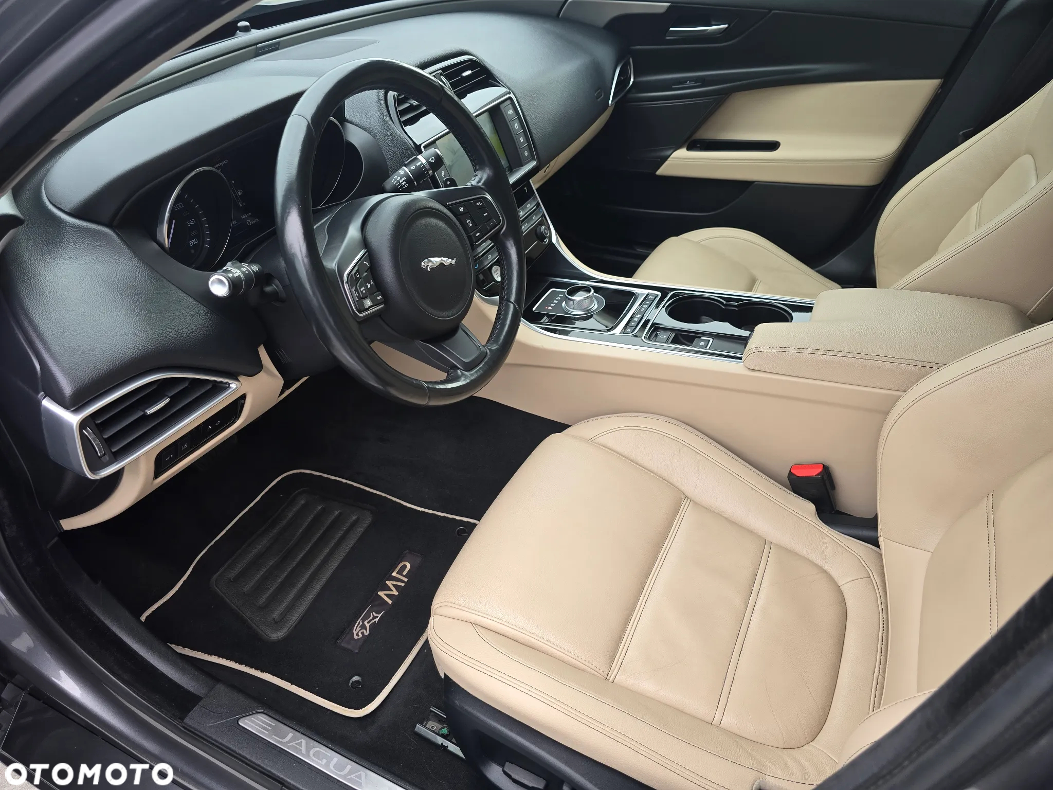 Jaguar XE 20d Prestige - 26