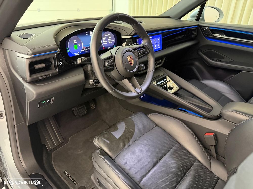 Porsche Macan Electric 4 - 11