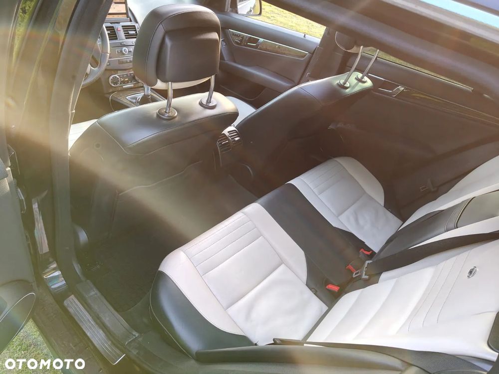 Mercedes-Benz Klasa C 220 CDI BlueEff Avantgarde - 11