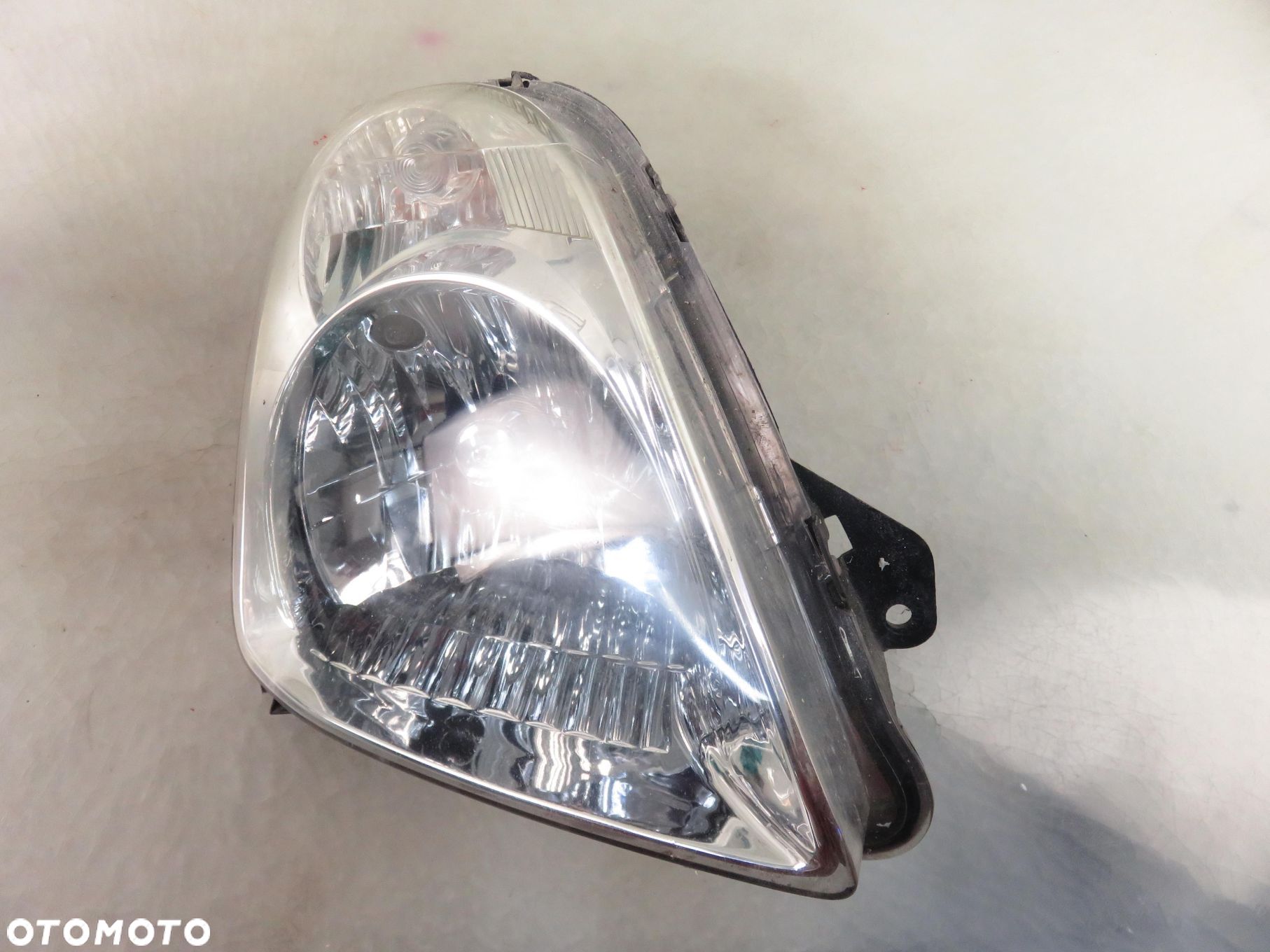 LAMPA PRAWA PRZEDNIA SUZUKI SWIFT III - 1