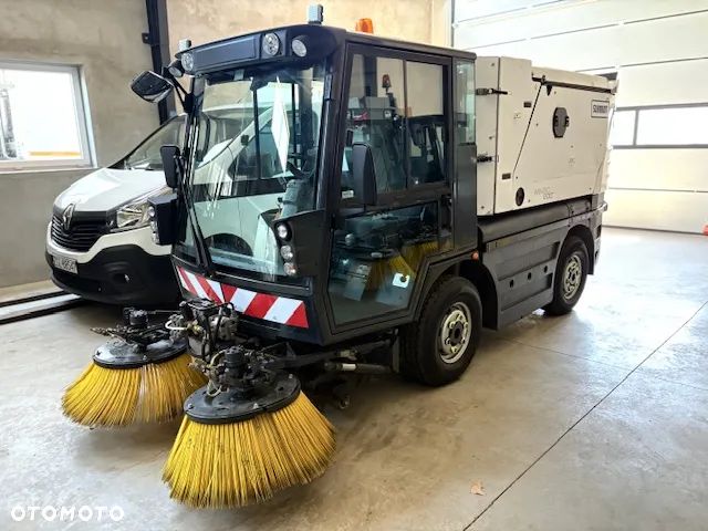 Schmidt Swingo 200+ zamiatarka kompaktowa chodnikowa Euro 6