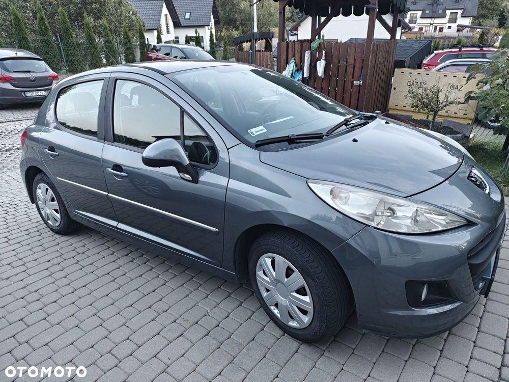 Peugeot 207 - 1