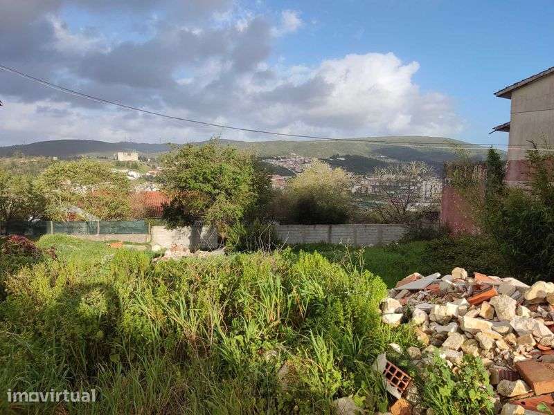Vende-se Terreno com vista para o Castelo de Porto de Mós - Grande imagem: 2/5