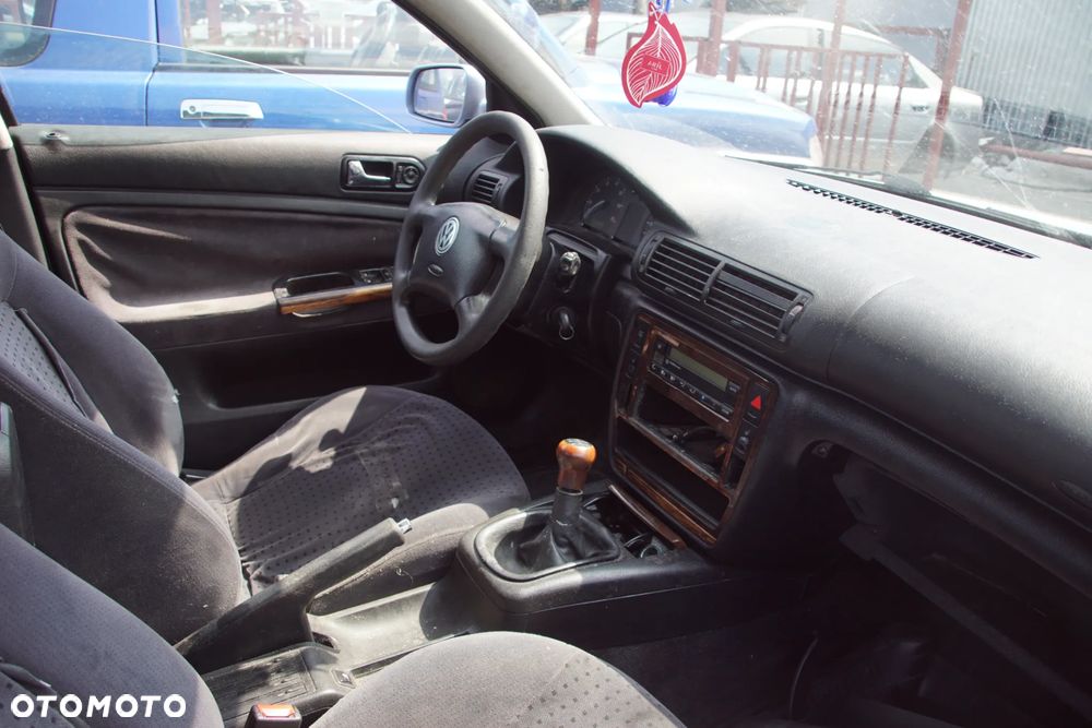 Auto na części - Volkswagen Passat B5 1.8 20V 125 KM ADR DHZ LL5Y 1997R Silnik Skrzynia Drzwi Maska Błotnik Zderzak Klapa Lampa Lusterko Klamka Szyba Deska Kokpit Sterownik Moduł Czujnik Licznik Panel Kierownica - 14