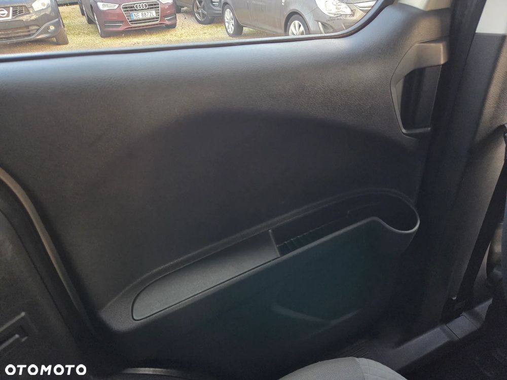 Ford Tourneo Courier ver-1-5-tdci-trend - 22