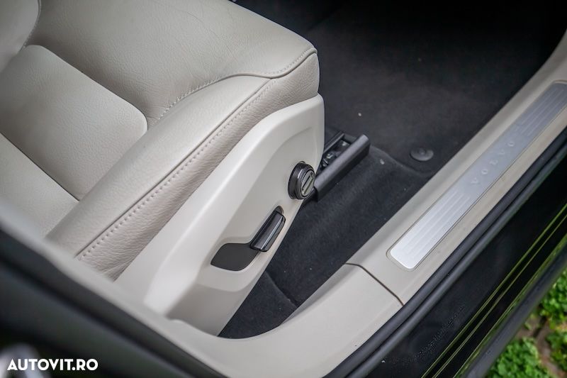 Volvo XC 60 B4 MHEV AT FWD Core - 23
