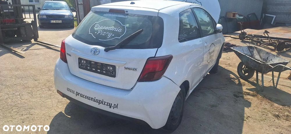 Toyota YARIS III 040 lift 3DRZWI błotnik prawy tył - 2