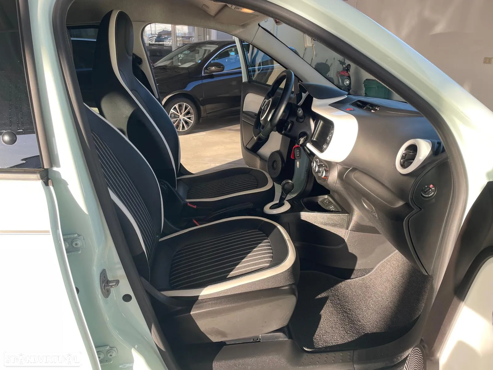 Renault Twingo TCE 90 EDC INTENS - 24