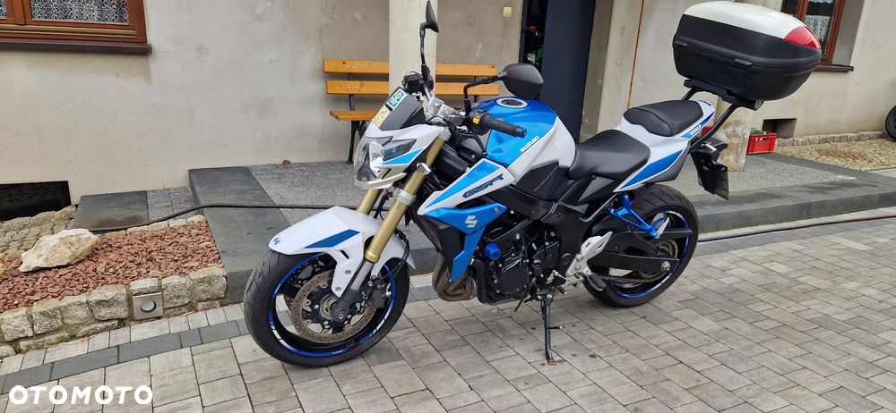 Suzuki GSR - 2