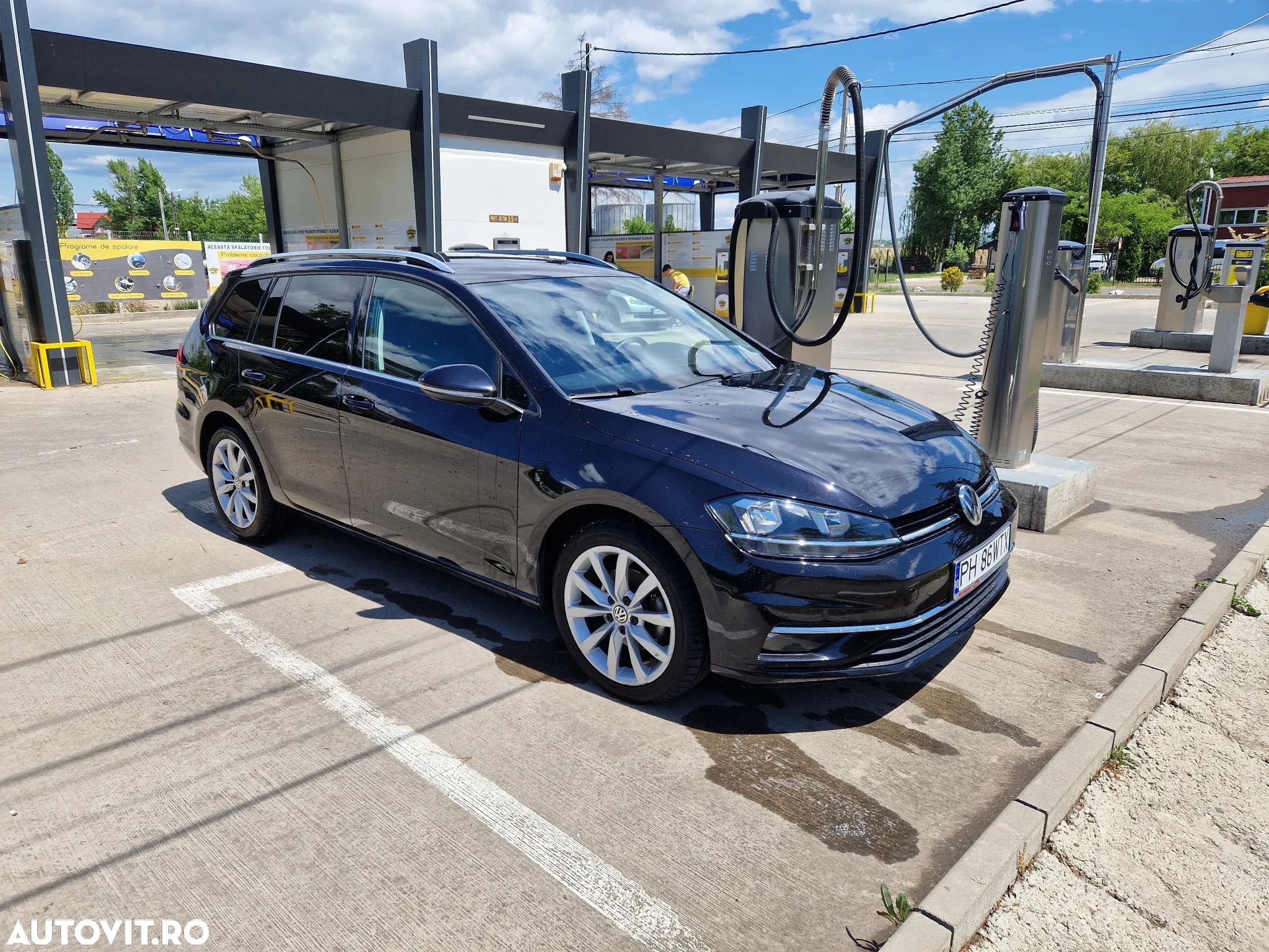Volkswagen Golf 1.6 TDI DSG Highline - 1