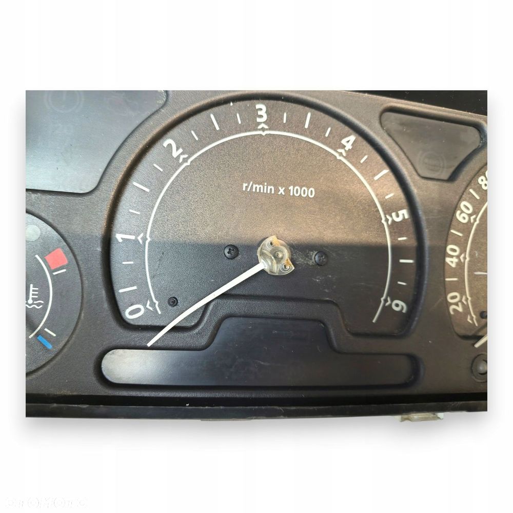 LICZNIK ZEGARY YAC001480 Land Rover Discovery II 2.5 TD5 Diesel 142 835km - 12