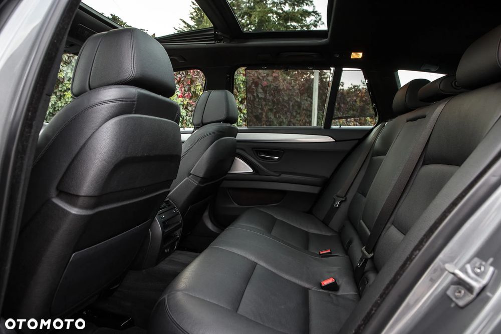 BMW Seria 5 535d xDrive Sport-Aut Luxury Line - 29