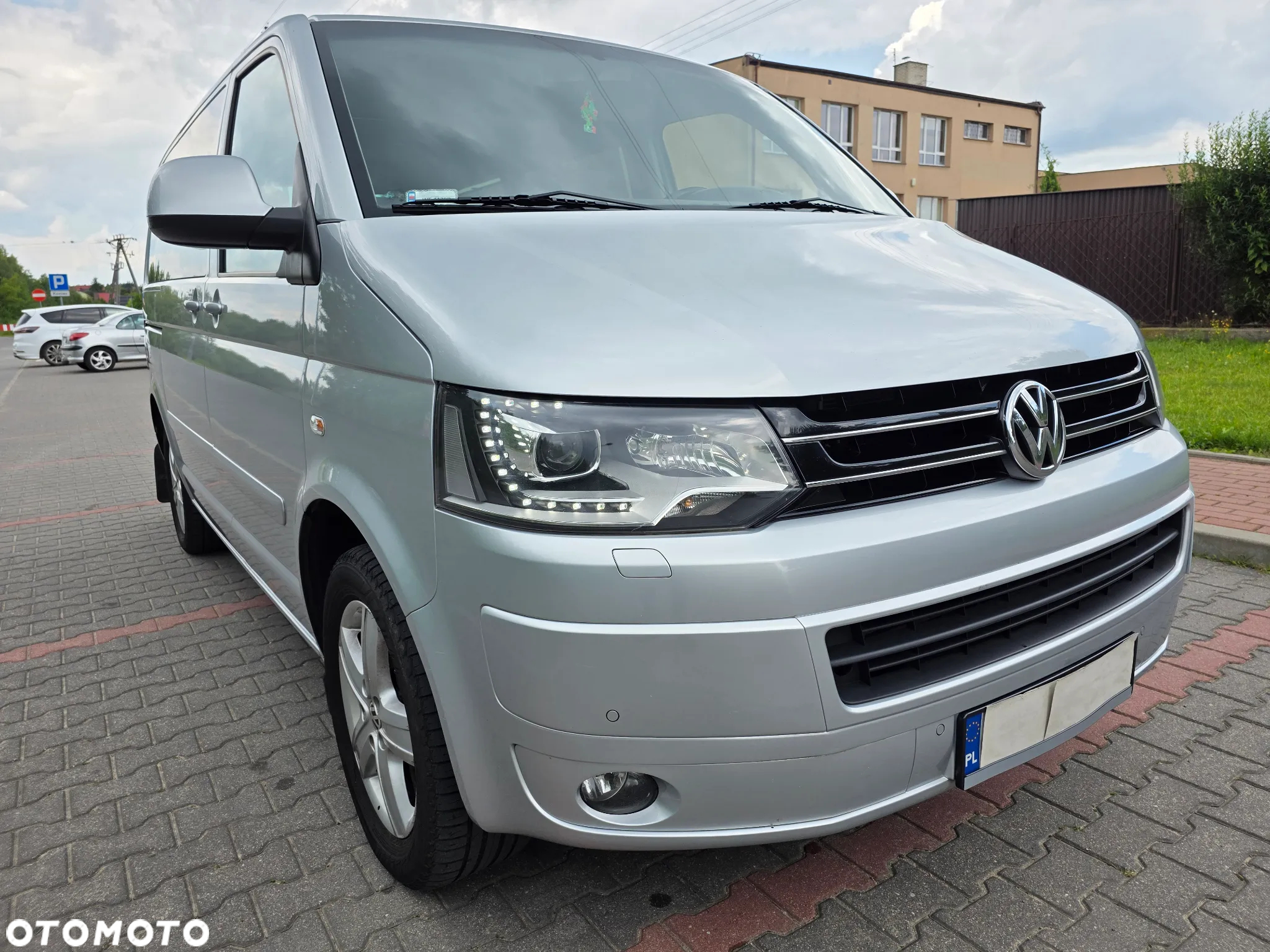 Volkswagen Caravelle - 9