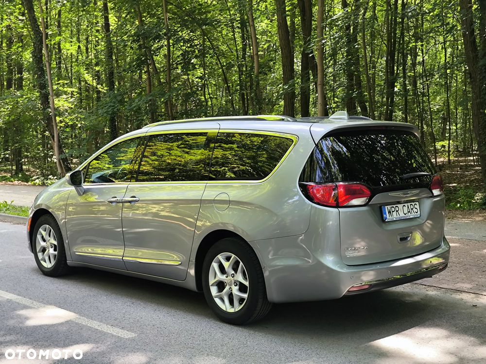 Chrysler Pacifica - 3
