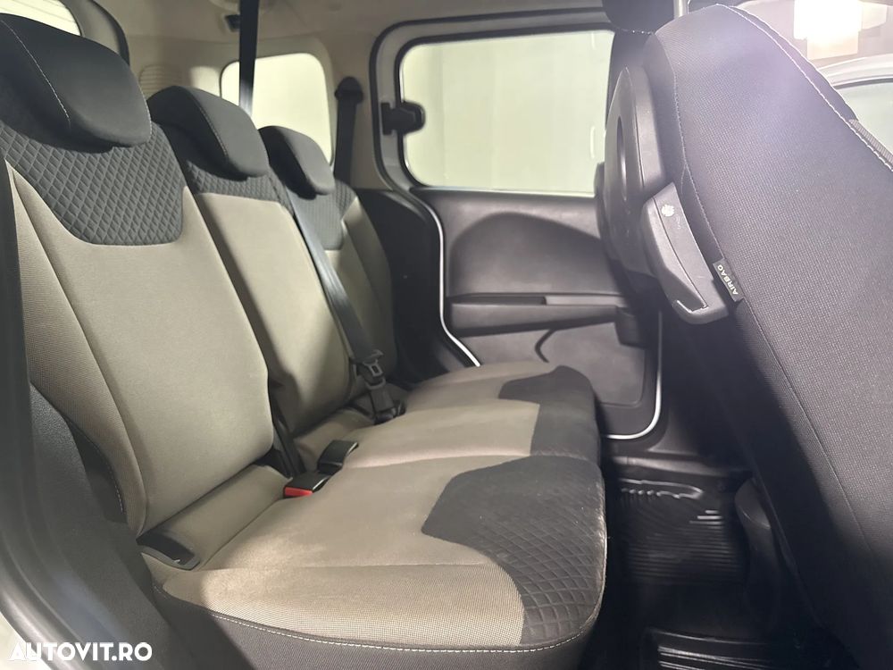 Ford TOURNEO - 13