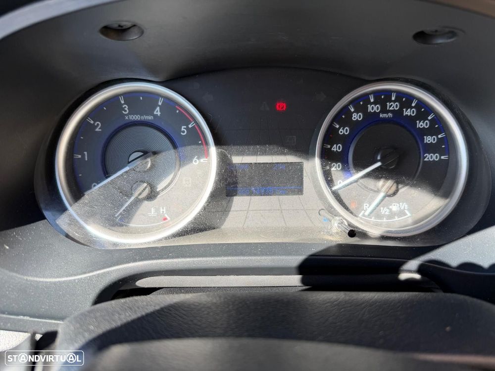 Toyota Hilux 2.4 D-4D 4WD CD Premium Edition - 6