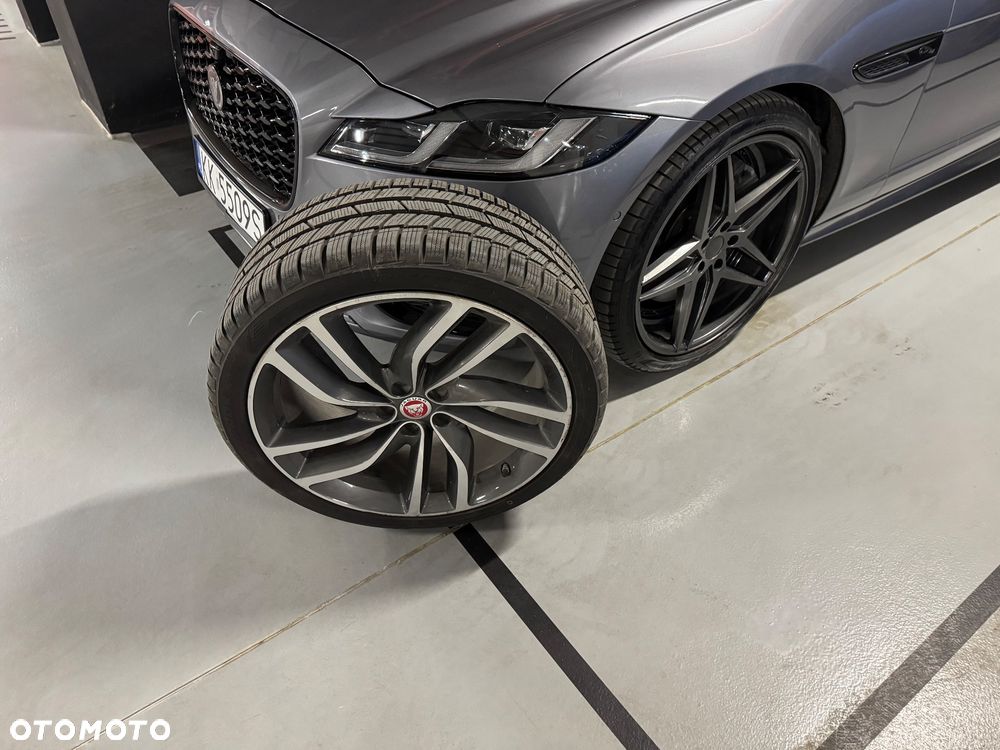 Jaguar XF 2.0 P250 R-Dynamic Black - 20