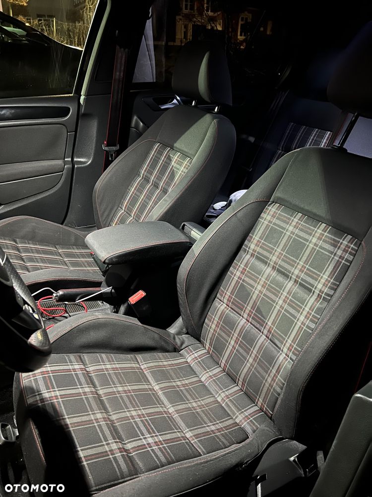 Volkswagen Golf - 10