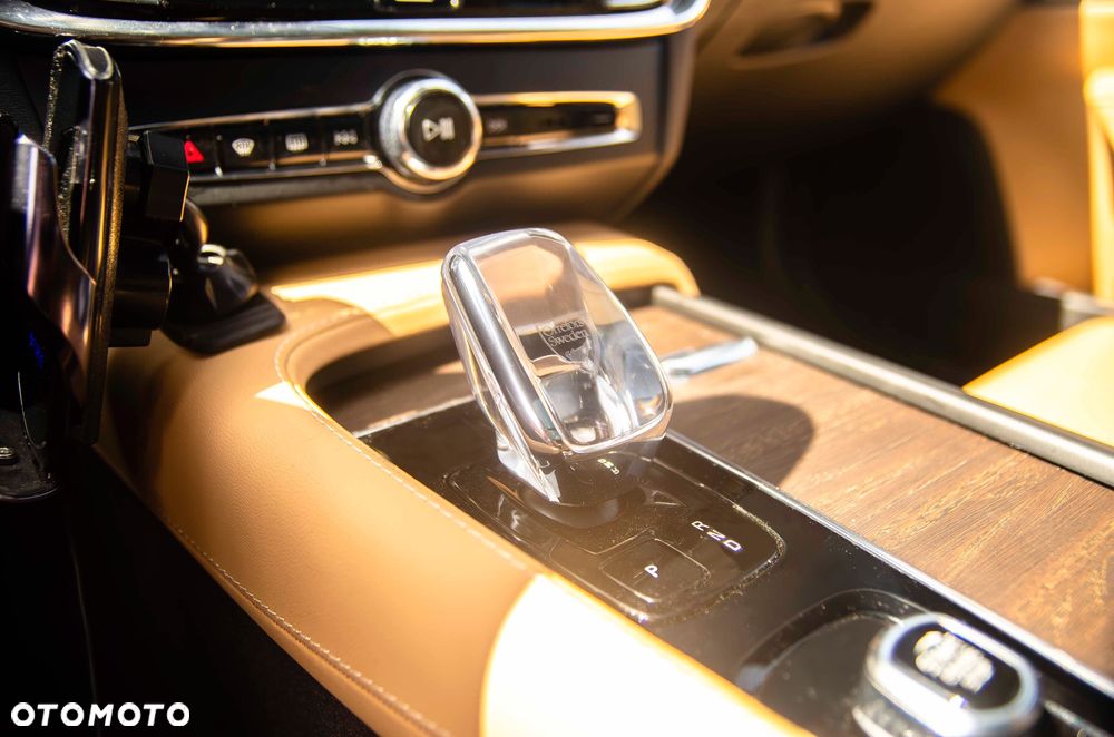 Volvo V90 Cross Country - 24