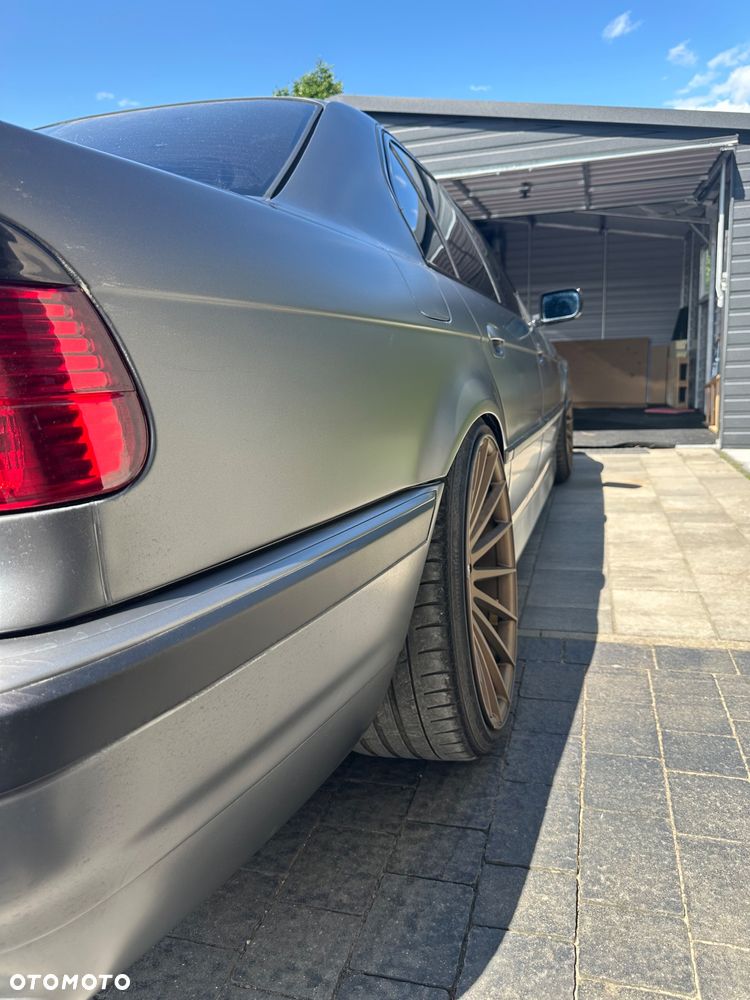 BMW Seria 7 - 12