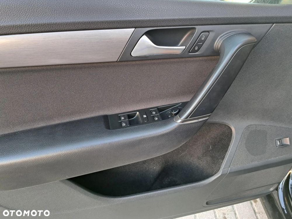 Volkswagen Passat - 36