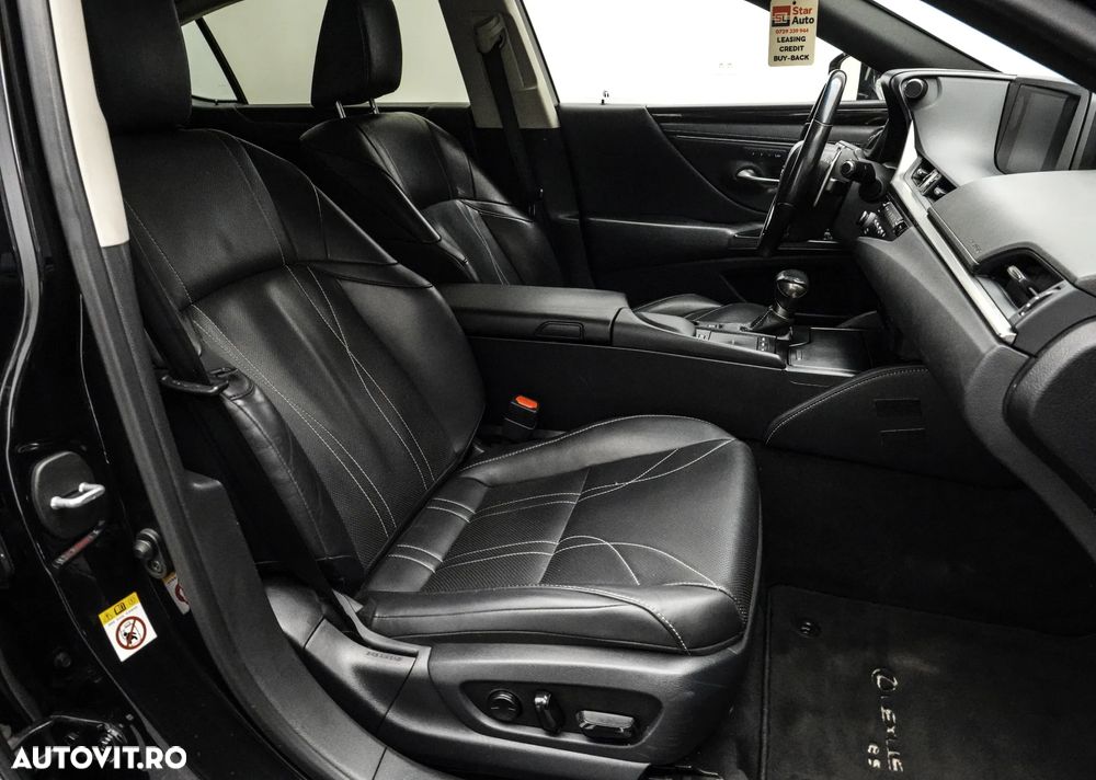 Lexus Seria ES 300h 2.5 TNGA HV 25H- 4X2 CVT Executive - 15