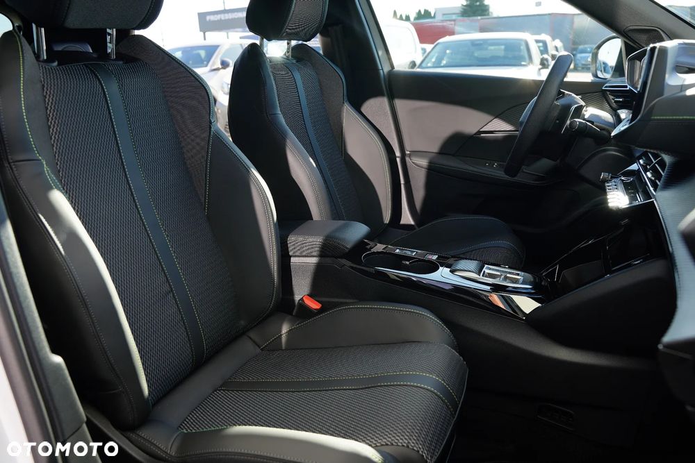 Peugeot 2008 PureTech mHEV GT e-DCS6 - 7