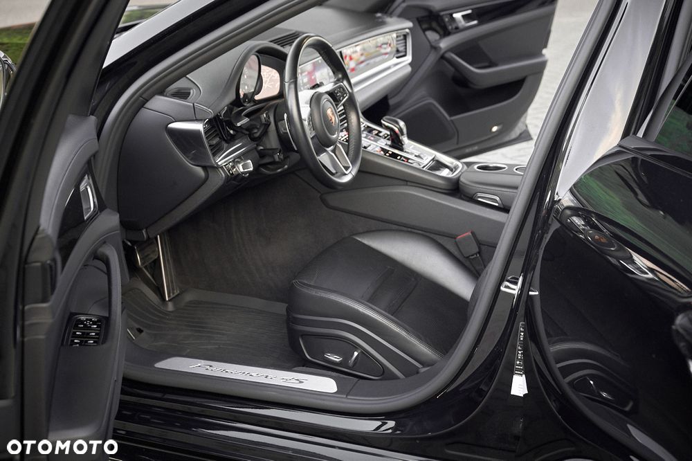 Porsche Panamera 4S - 23