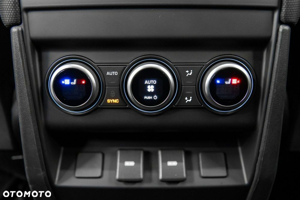 Land Rover Defender - 35