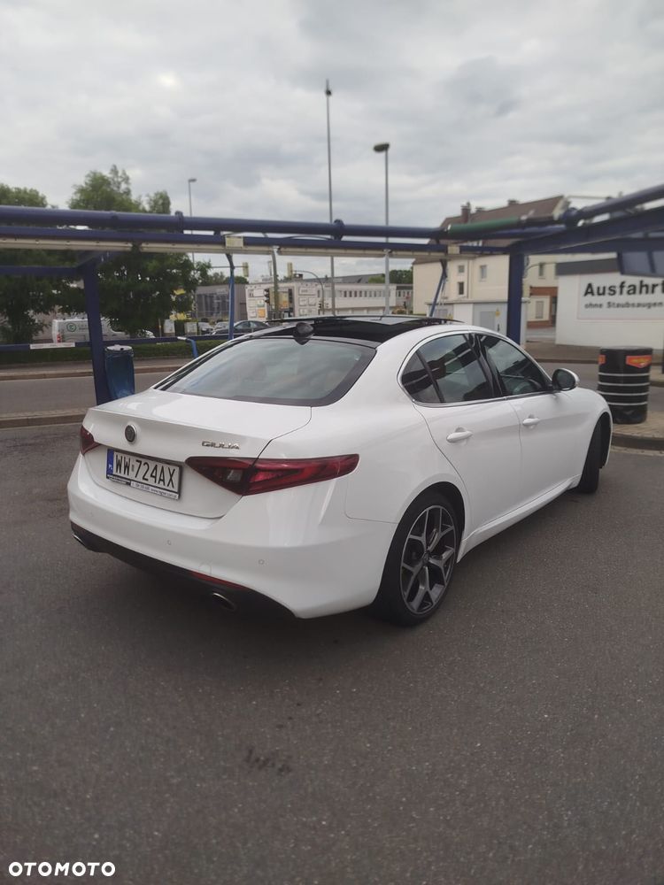 Alfa Romeo Giulia - 8