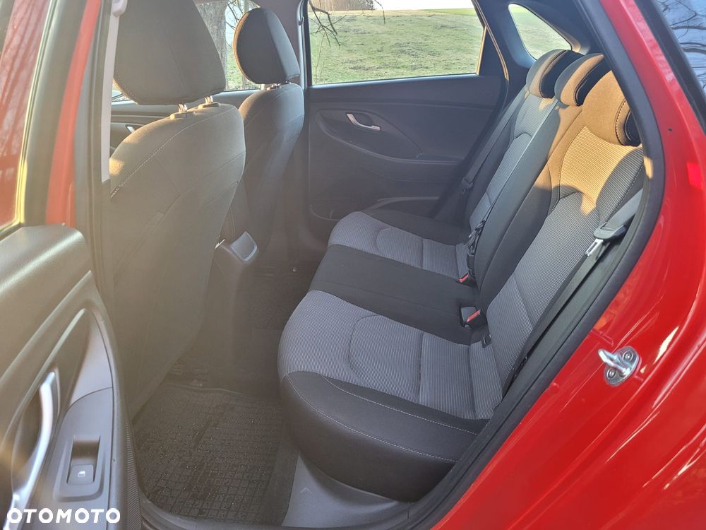 Hyundai i30 1.0 T-GDI Family+ - 12