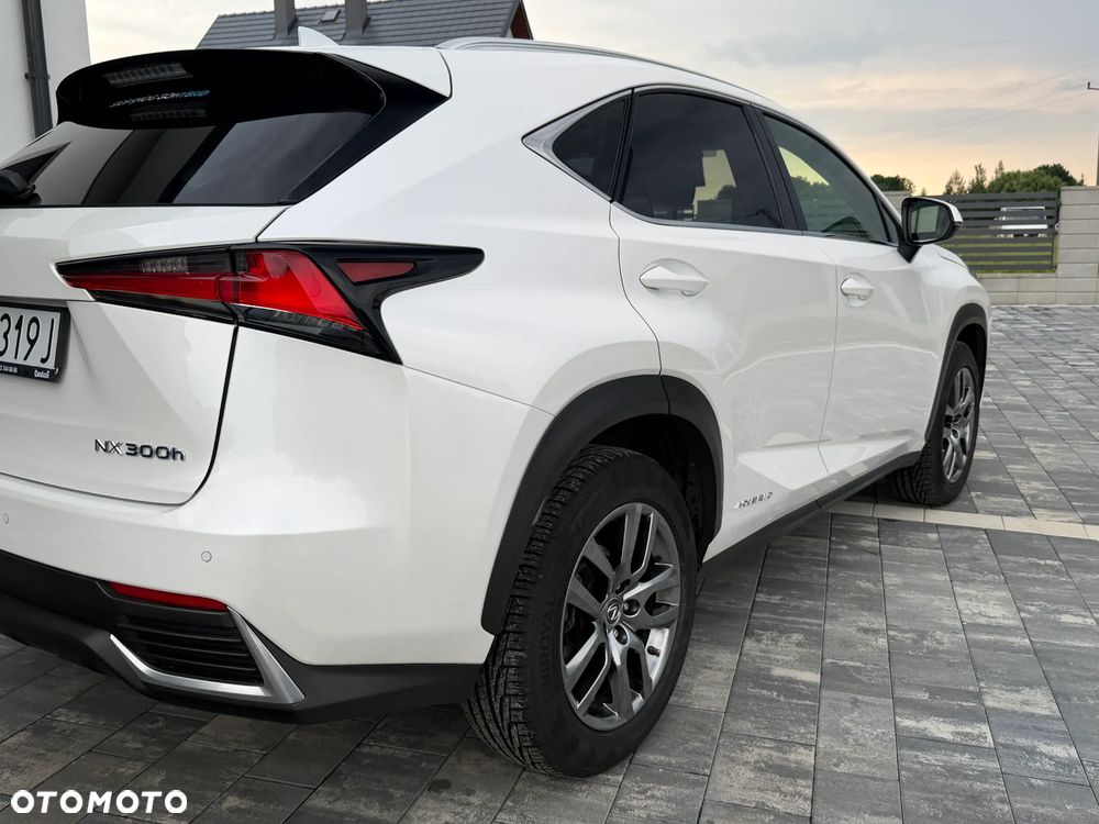Lexus NX 300h Business Edition AWD - 9