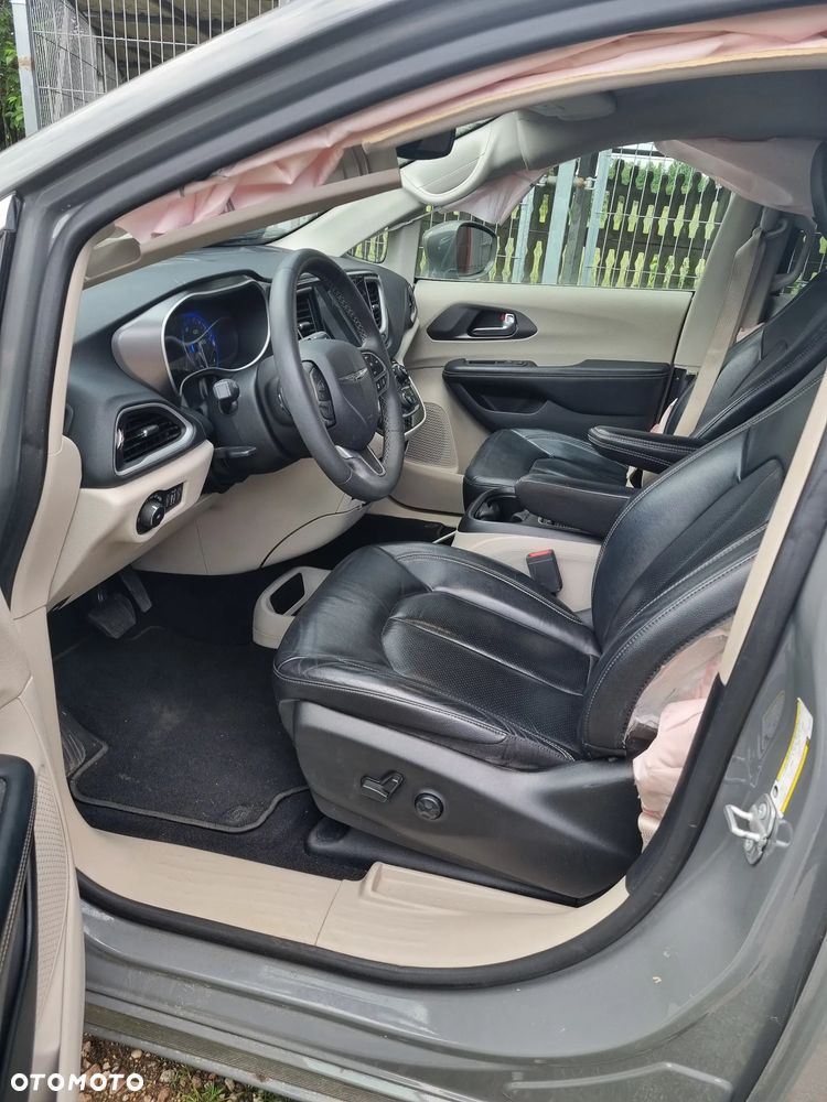 Chrysler Pacifica - 23