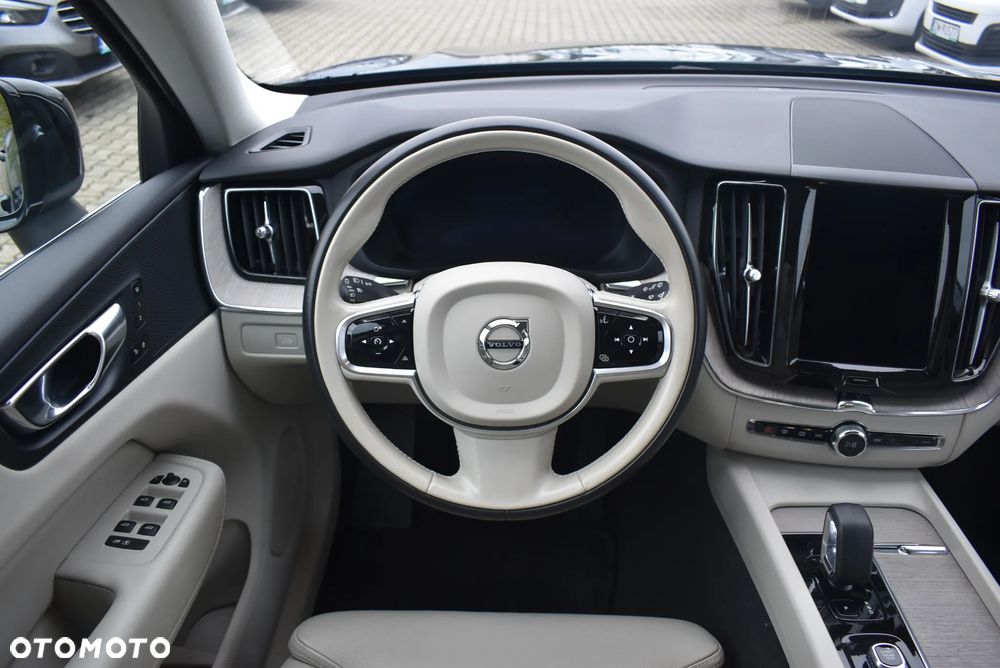 Volvo XC 60 B4 B Plus Bright - 24