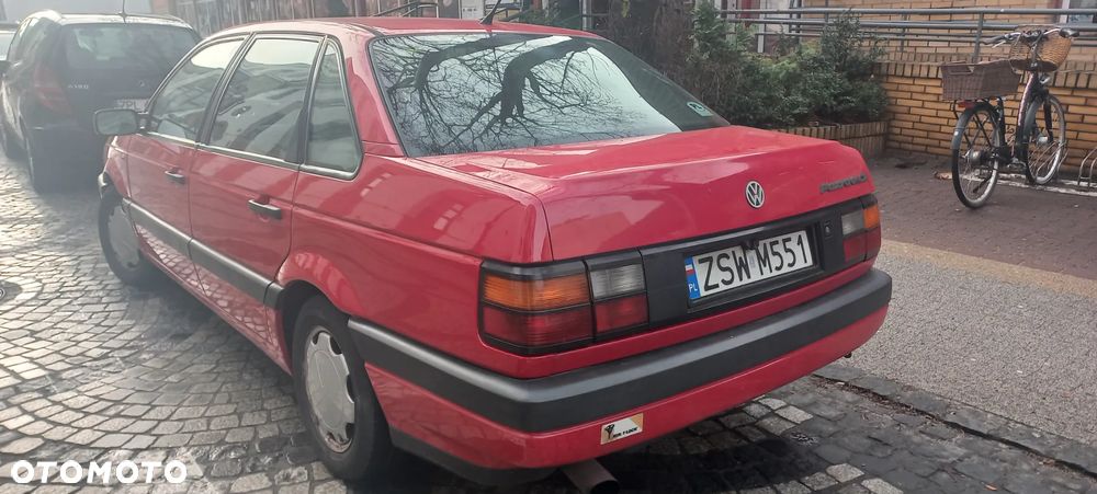 Volkswagen Passat 1.9 TD CL - 4