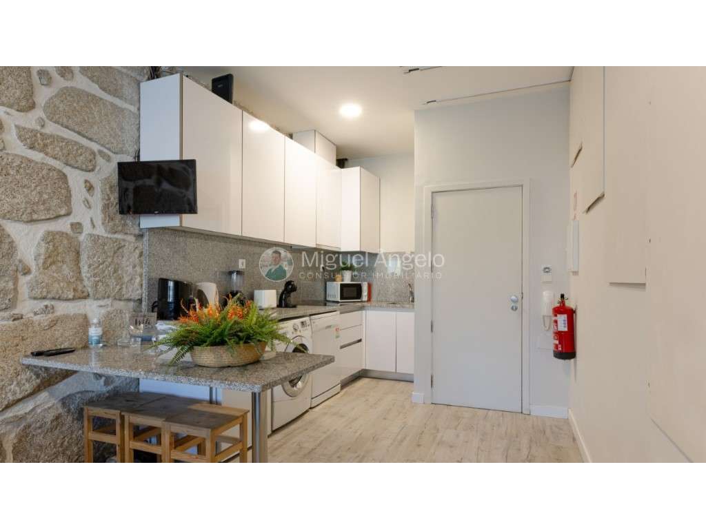 Apartamento T0 1º piso para Arrendamento na Trindade - Porto - Grande imagem: 2/10
