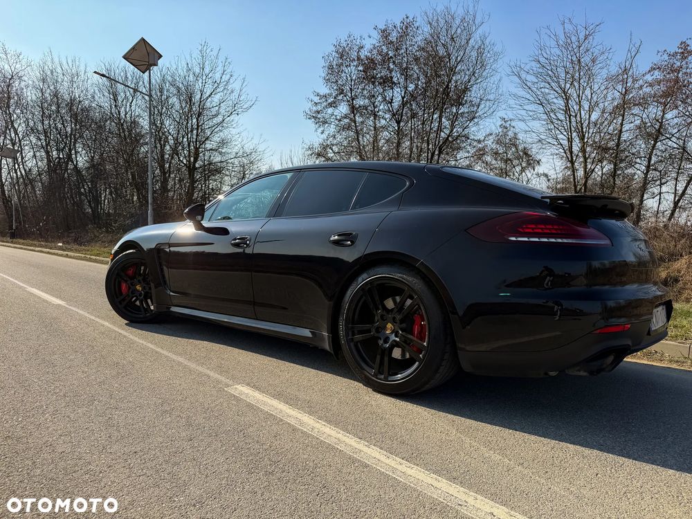 Porsche Panamera GTS PDK - 8