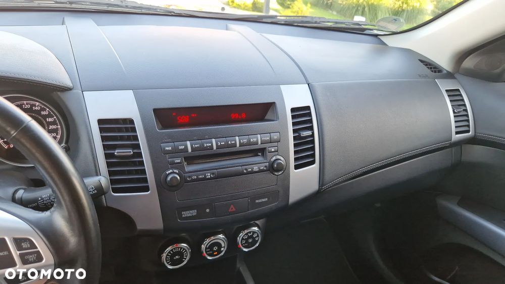 Mitsubishi Outlander 2.0 Invite 2WD - 20